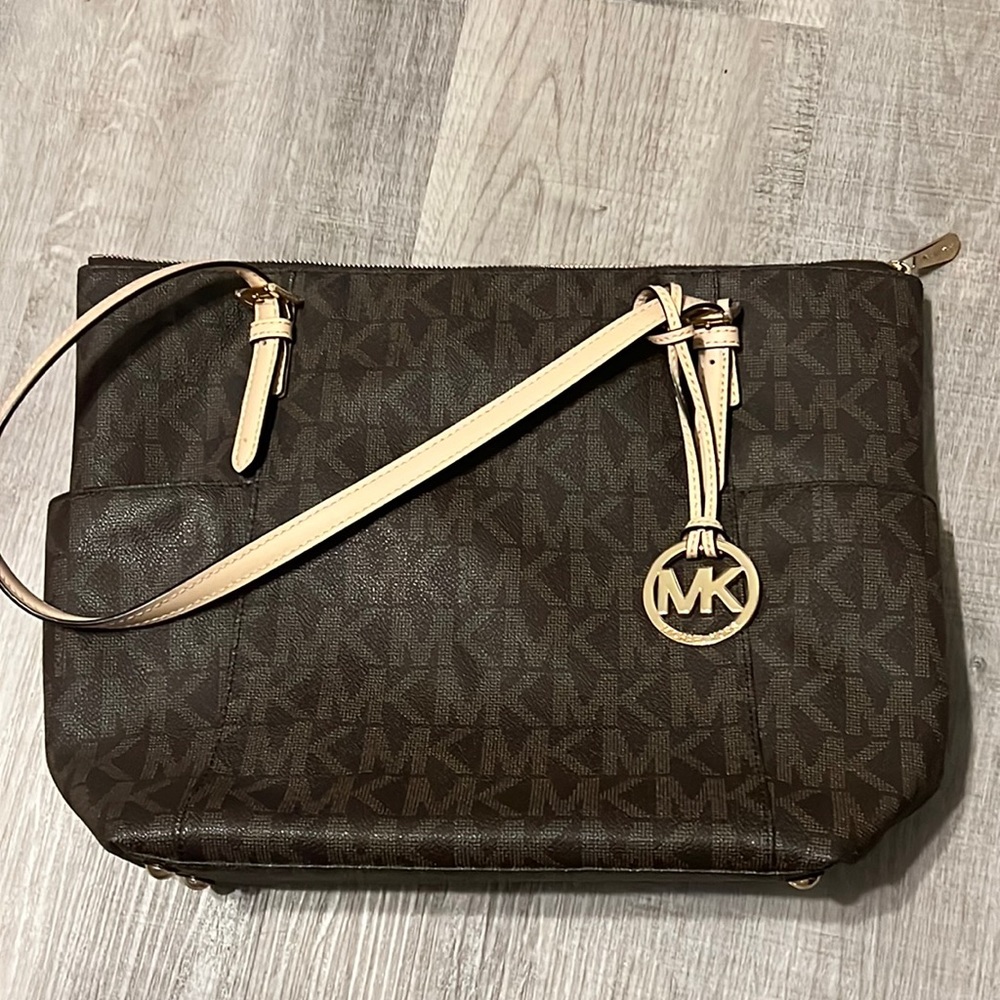 Michael Kors Signature Jet Set East West Top Zip Tote